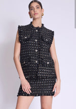 Cargar imagen en el visor de la galería, VADOR Jacket | Short sleeveless jacket with black fringes
