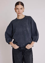 Cargar imagen en el visor de la galería, DIANA Sweatshirt | Short Oversized Velvet Sweatshirt with Pattern
