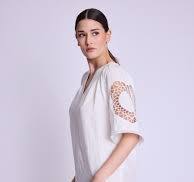 RENZA | Short dress in linen with embroidered hearts